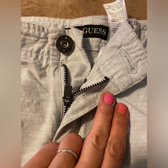 Guess size 32 light gray cargo shorts - Picture 6 of 9